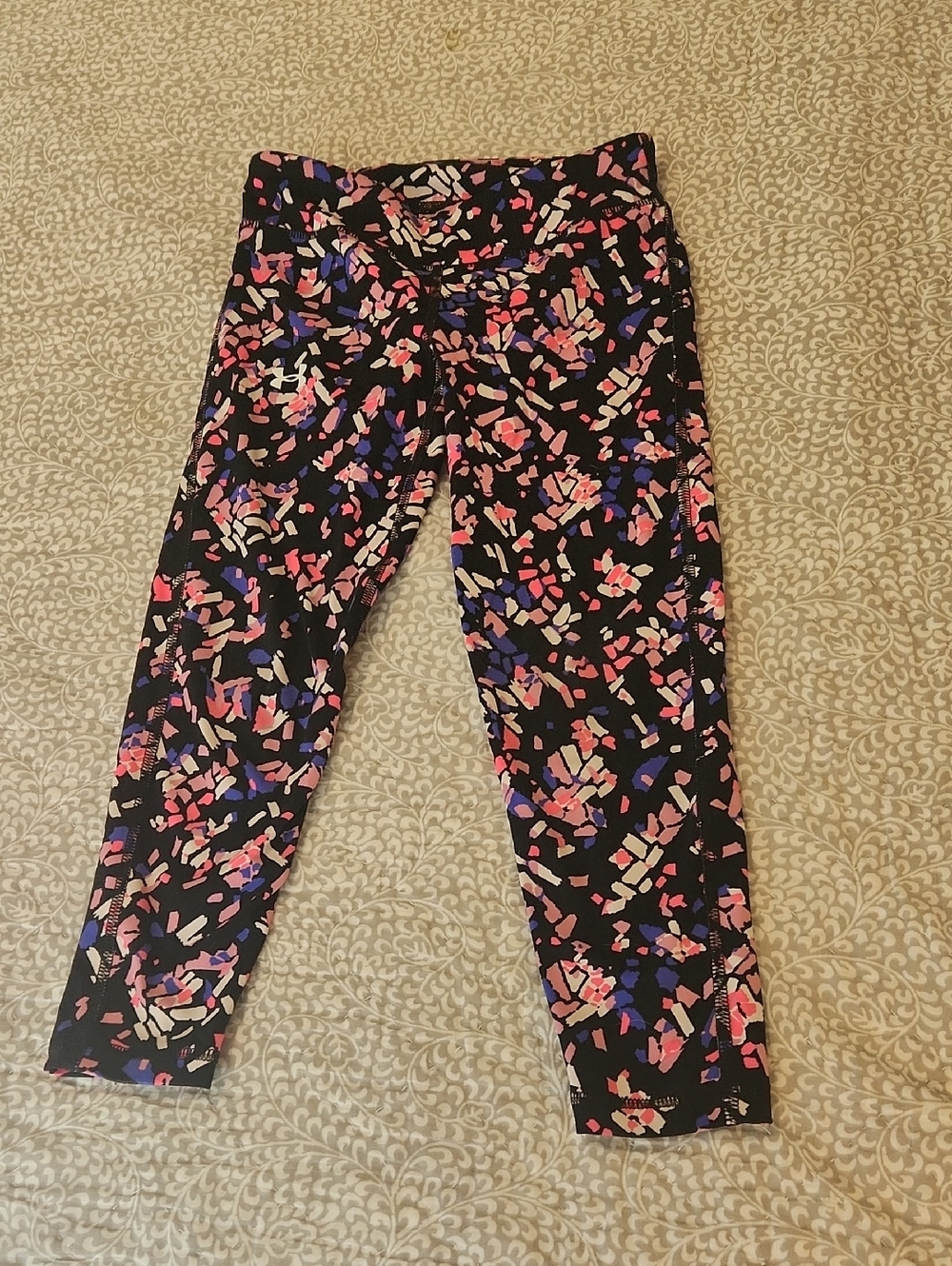 ✨ 3 For $25 SALE Helly Hansen Black Capri Leggings with Pink, Purple & White